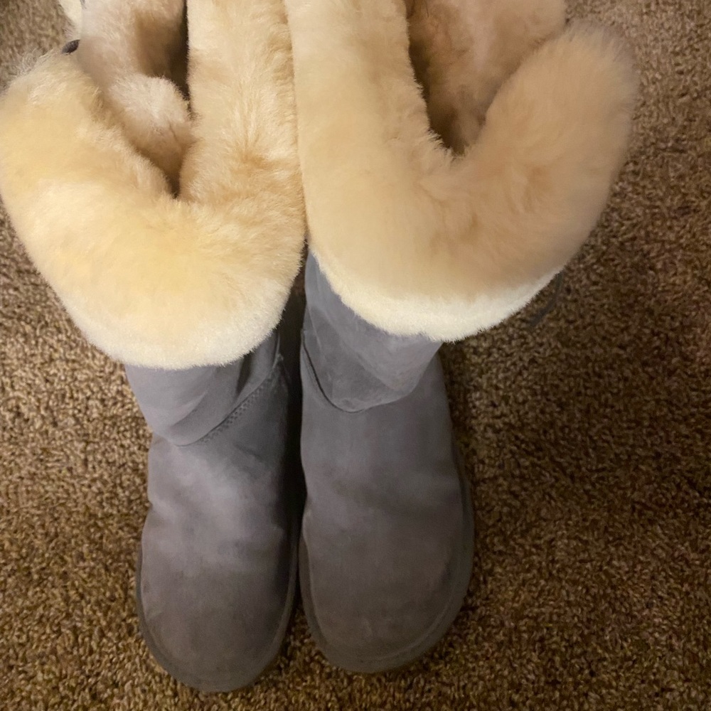 UGG gray fur in the inside Tall Uggs size 8